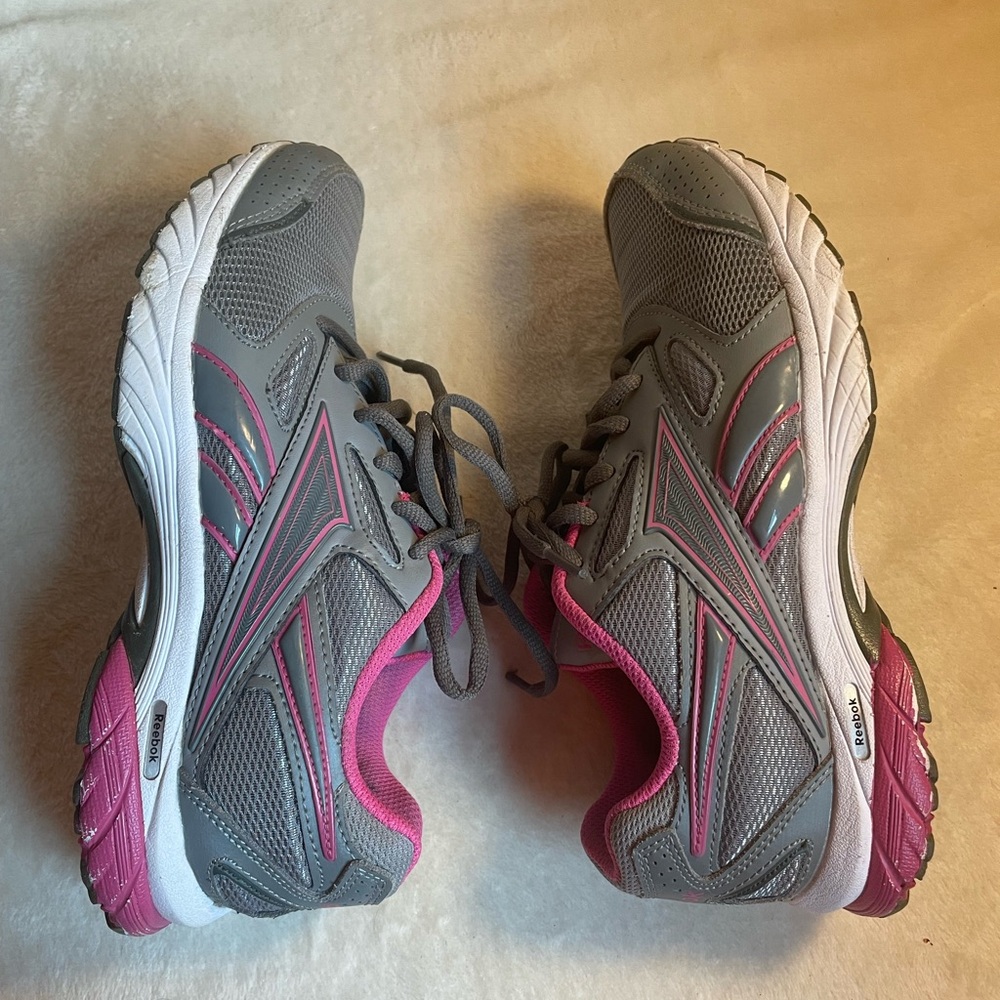 Reebok Women's Gray and Pink Athletic Shoes, Size 7